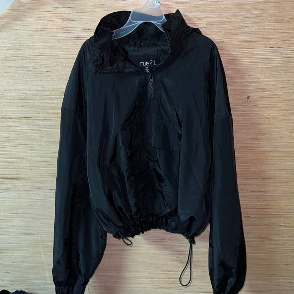 Black crop hoodie